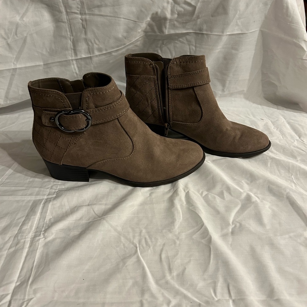 Brown Ankle Boots size 8.5. Great condition